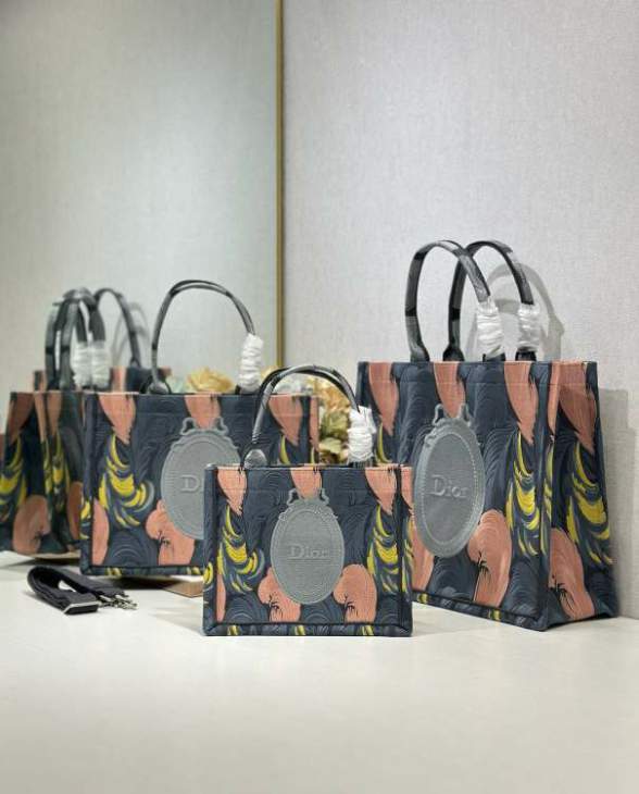 Picture of Dior Handbags _SKUfw241225967fw